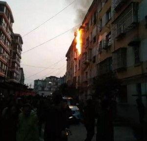 日照小区爆料事件最新,最新事件真相揭秘，居民生活再掀波澜